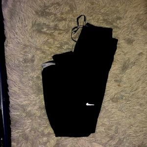 cute black leggings!